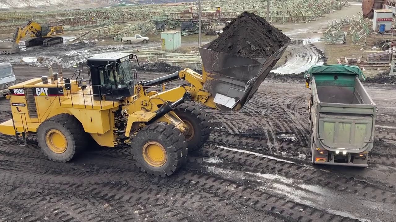 Caterpillar 992G Wheel Loader Loading Coal On Trucks - Sotiriadis/Labrianidis Mining