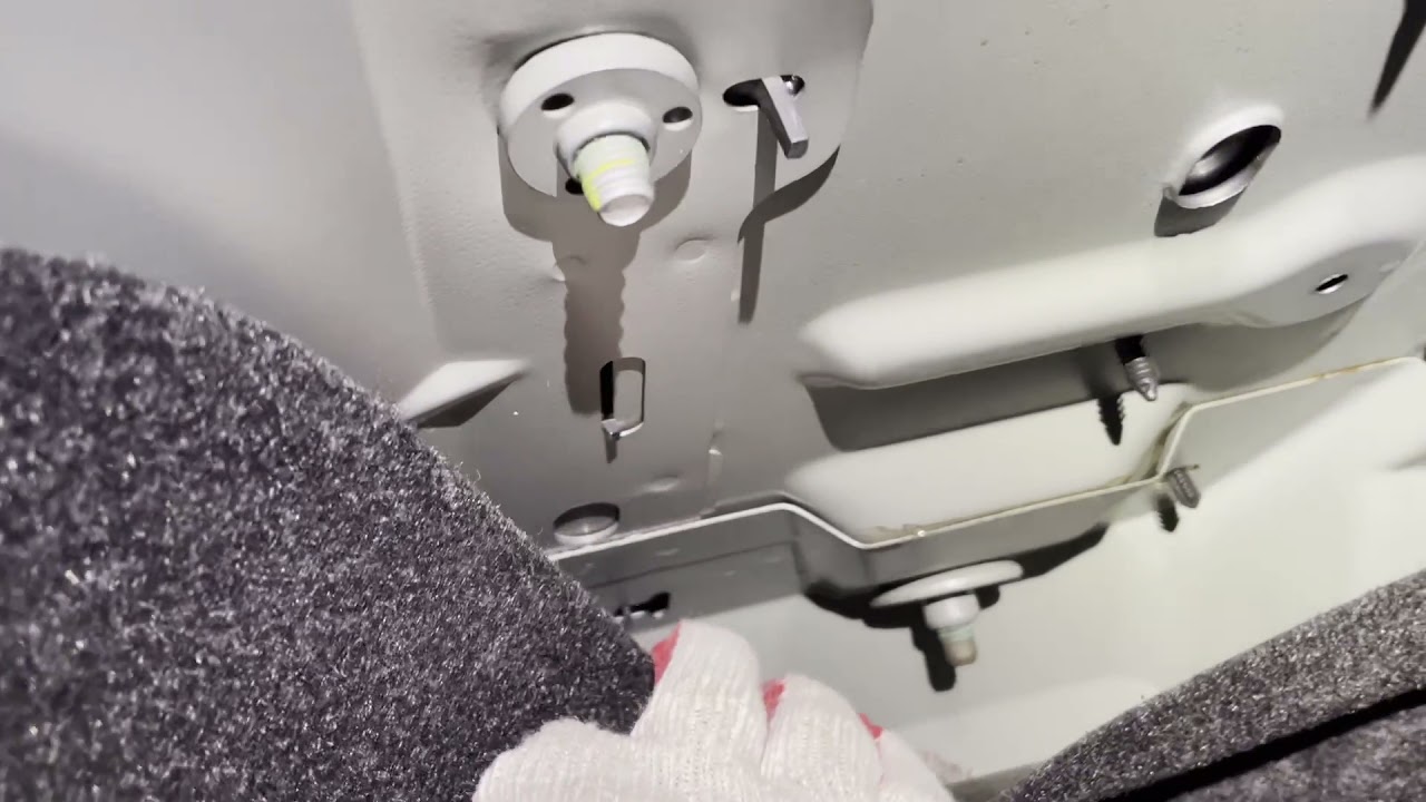 How to find a water leak in the trunk