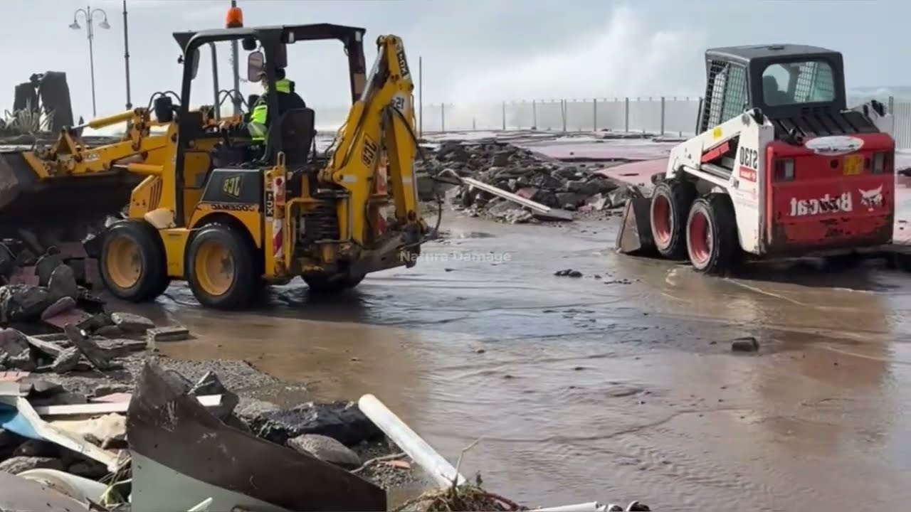 Chaos in Italy Spain Today! Giant Huge Waves Slams Many Homes, Restaurant in Frence
