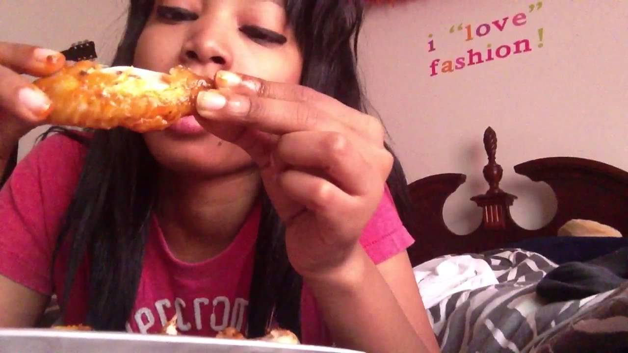 Asmr eating sounds- buffalo wangss