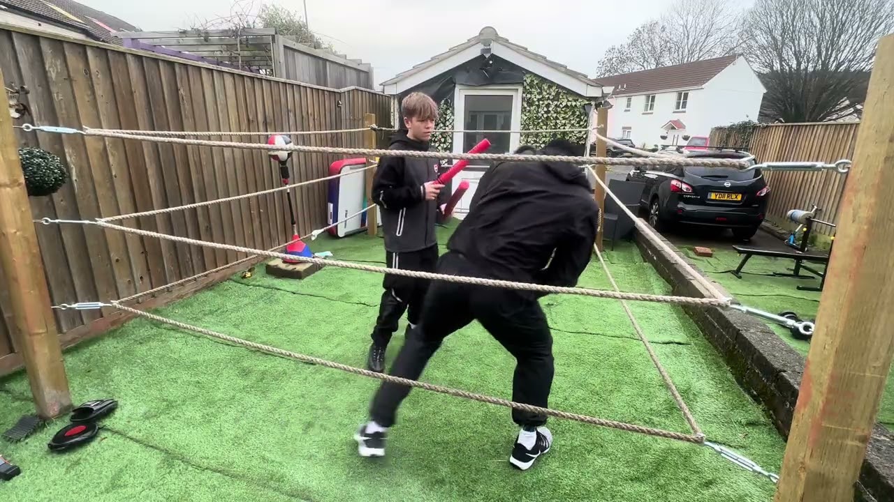 Oneface Mapacha - MUAY THAI BOXING FITNESS AND ACROBATIC TRAINING TIME AT HOME GYM 