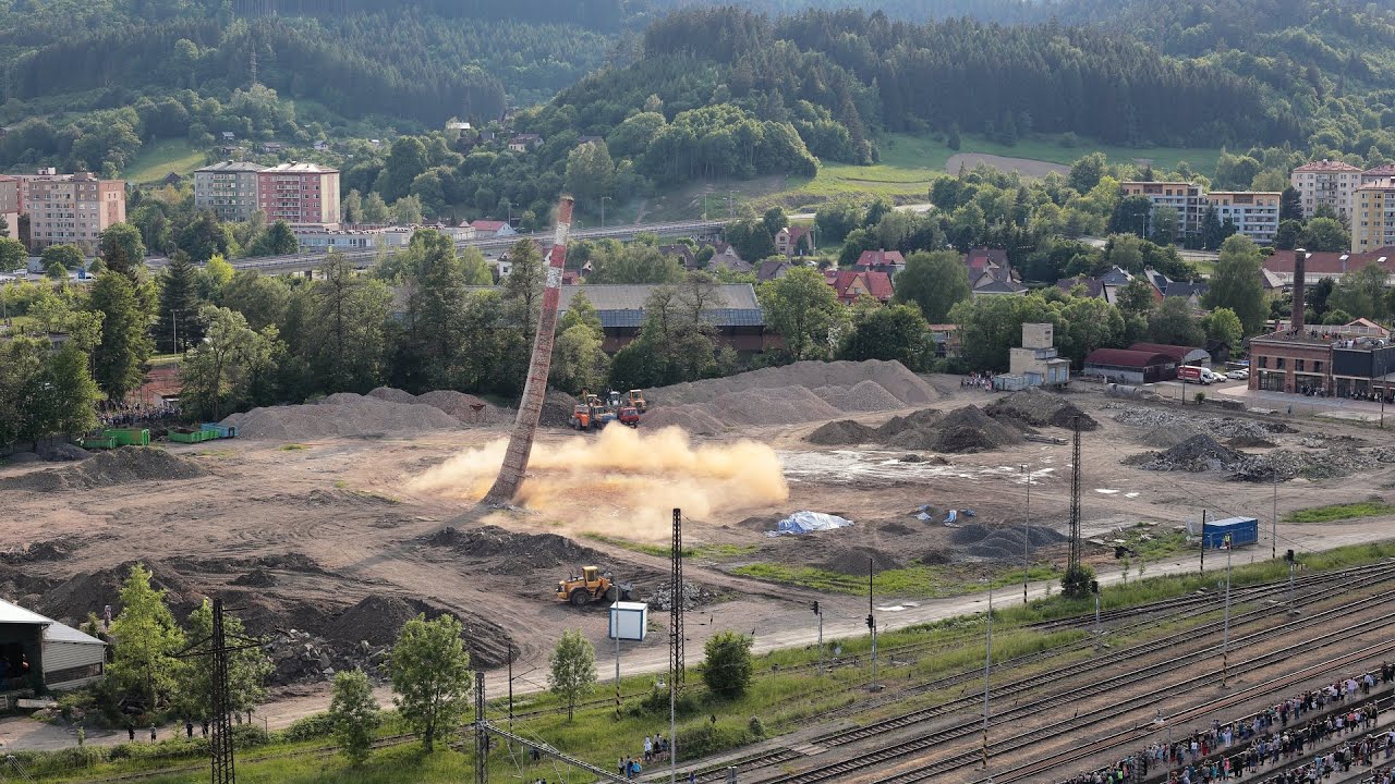 Odstřel komína v areálu bývalé Delty, Vsetín (2022)