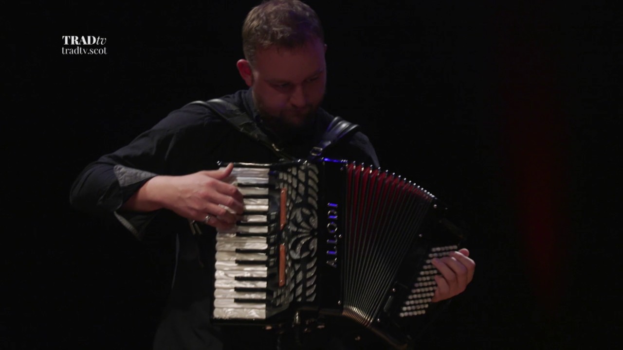 D&agrave;imh perform Super Nose live at The Tolbooth, Stirling (The Visit 2017)