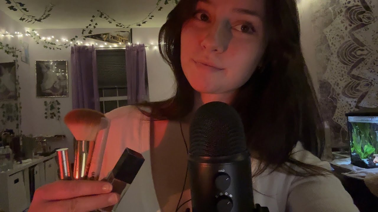 ASMR Roleplay | Doing Your Makeup But I have No Idea What I'm Doing🤷🏻‍♀️💄