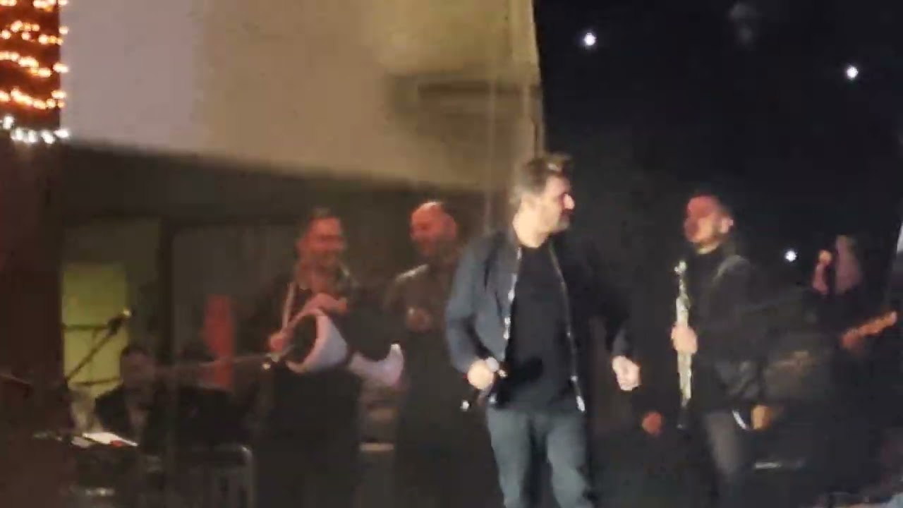 Πάνος Κιάμος απόψε βάζω τέρμα live στην πλατεία Δημοκρατίας στο Περιστέρι
