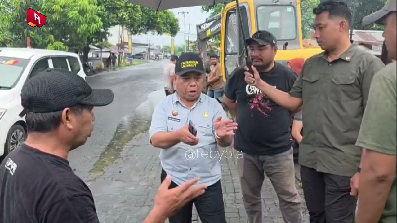 Bupati Halut Piet Hein Babua,tinjau drainase di desa Wosia Tobelo Tengah.