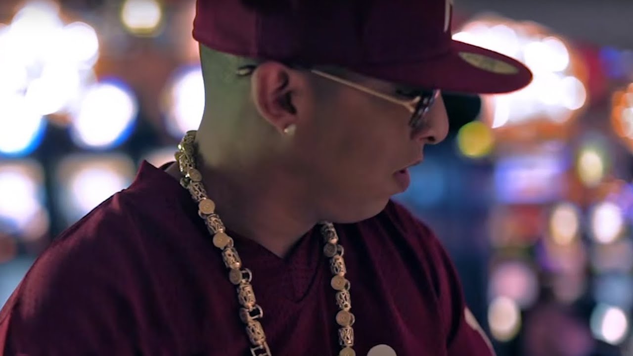 &Ntilde;engo Flow - Alucinando ft. Jenay [Official Video]