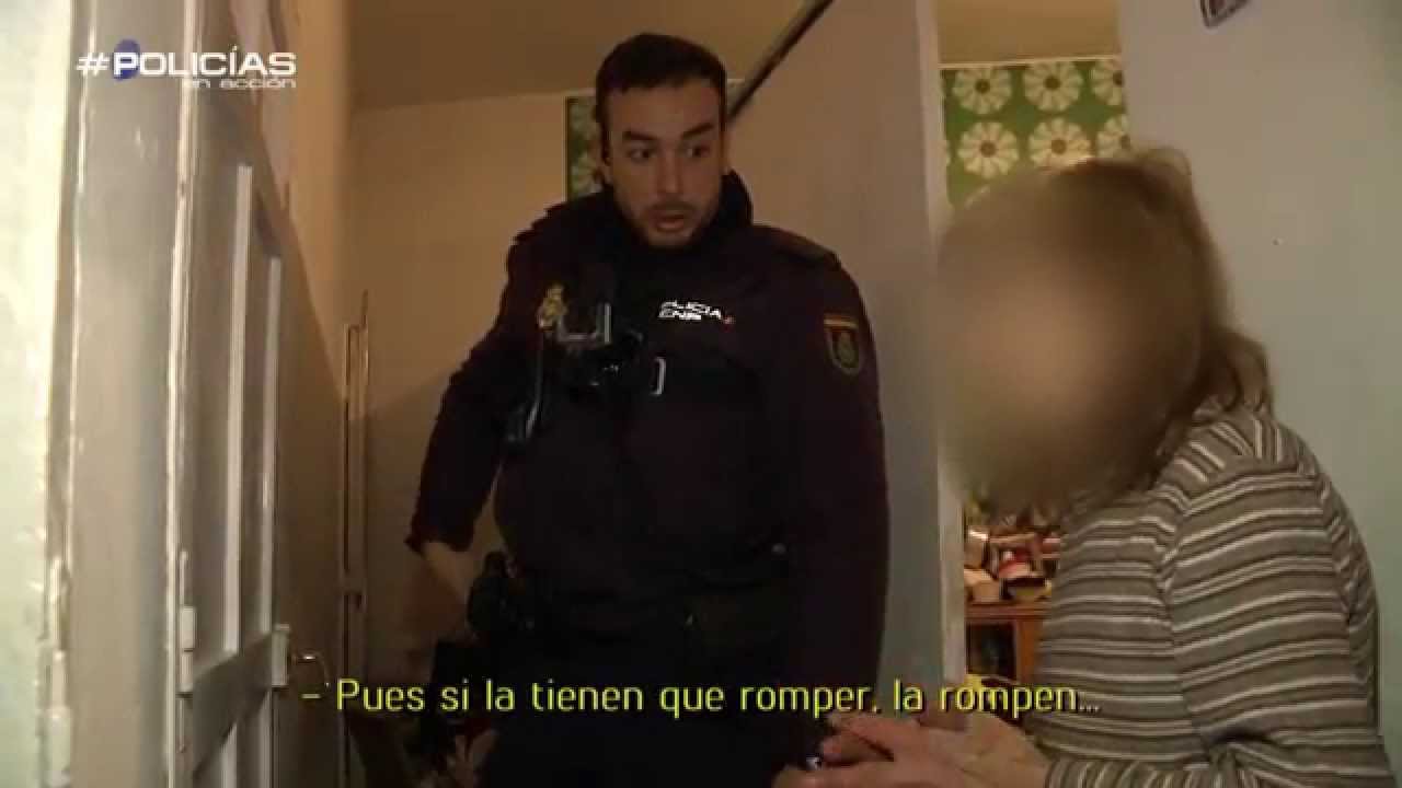 Una señora, con síndrome de Diógenes - Policías en Acción