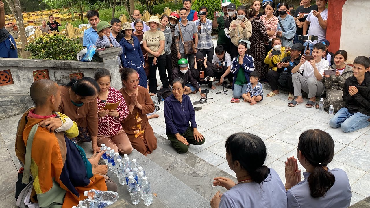 17h 9/5 . Thầy Thích Minh Tuệ Nghỉ Chân Tại Nghĩa Trang Liệt Sĩ Xã Nghi Sơn Thanh Hoá .