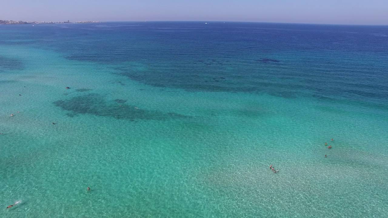 drone sul mare di Gallipoli in un area sosta Camper.