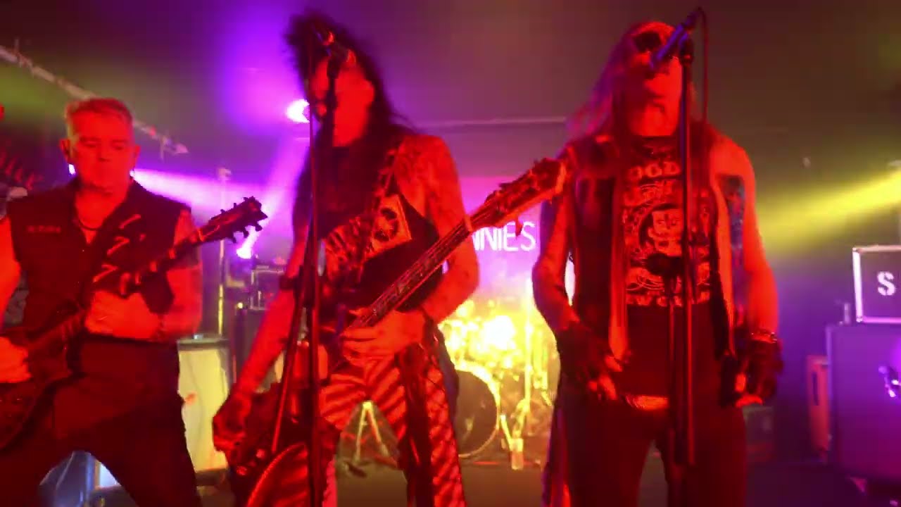 Snake Bite Whisky - Living To Die   Live on the Gold Coast