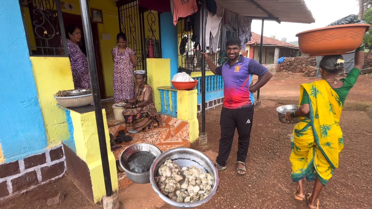 आई सोबत कालवे Oyester आणि सुकी मच्छी Dryfish विकायला काकणातील काही सुंदर गाव फिरलो । Village Life