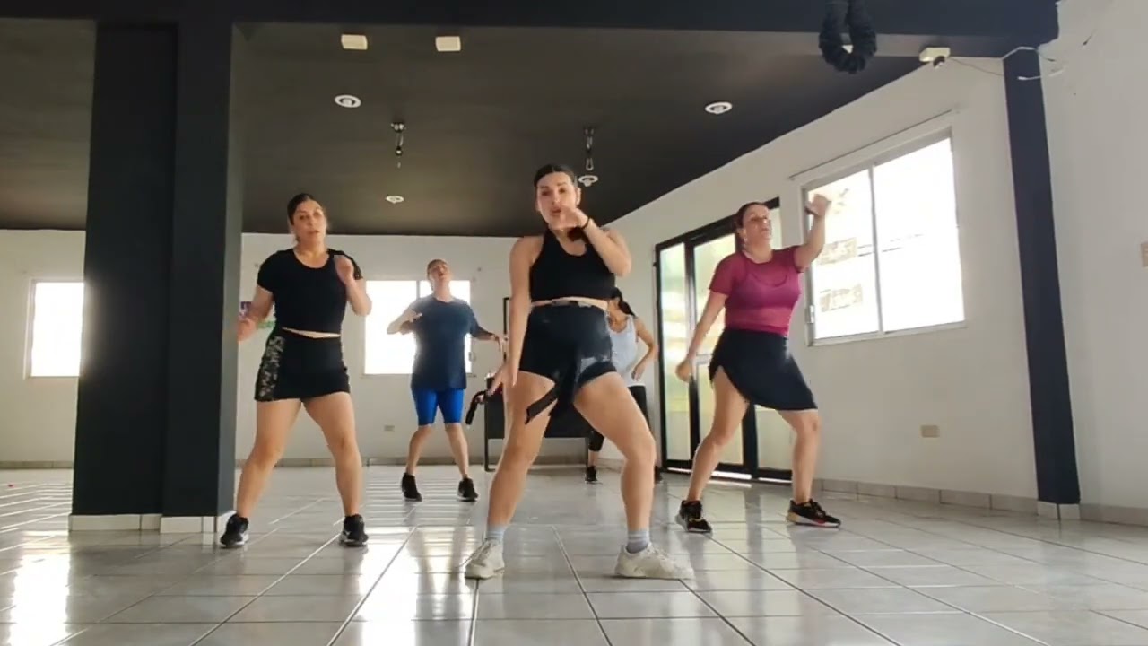 Ay papacito! - Alicia Villareal |  Zumba | Bailefitness | un clásico 💕