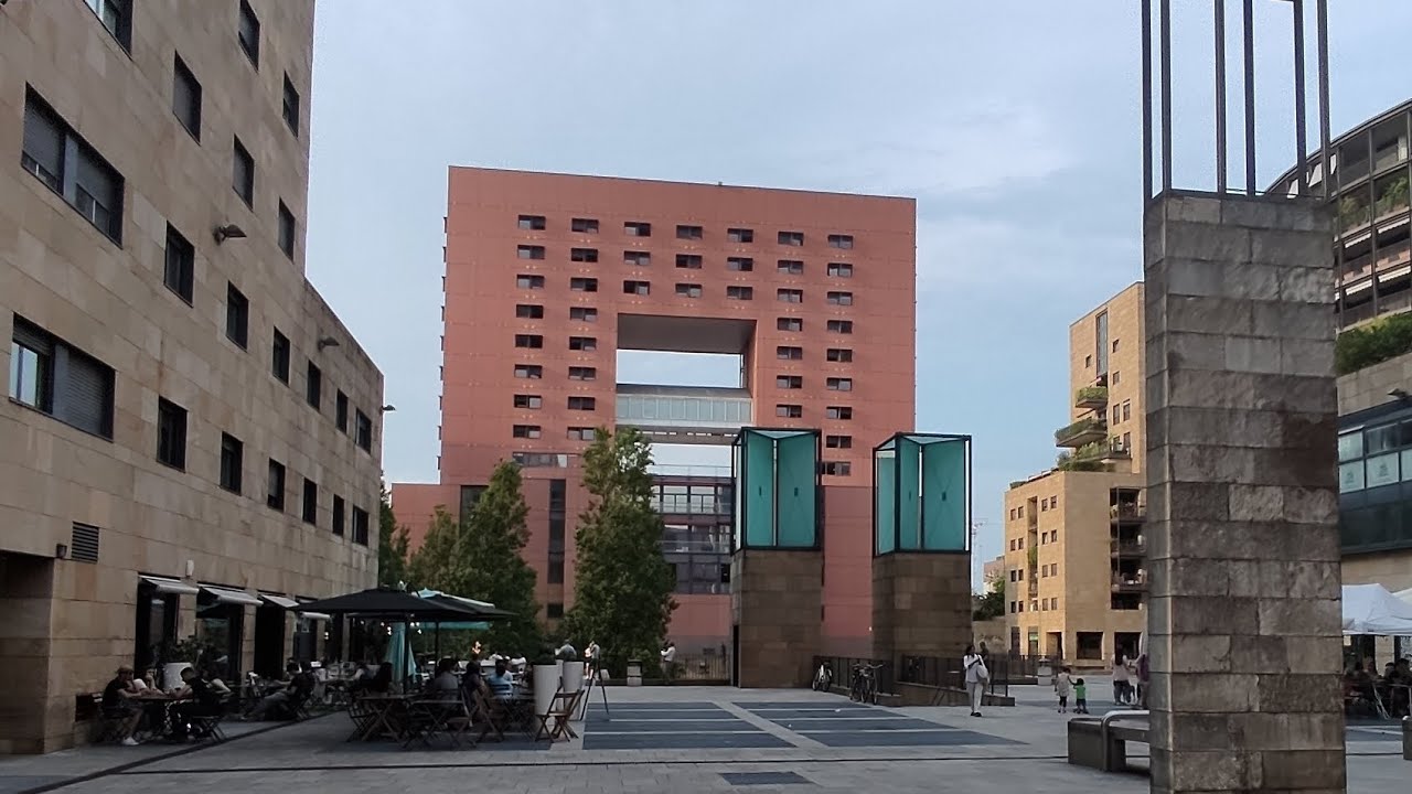 خوابگاه U12 واقع در کمپس دانشگاه بیکوکا میلان (Bicocca University of Milan) university residence U12