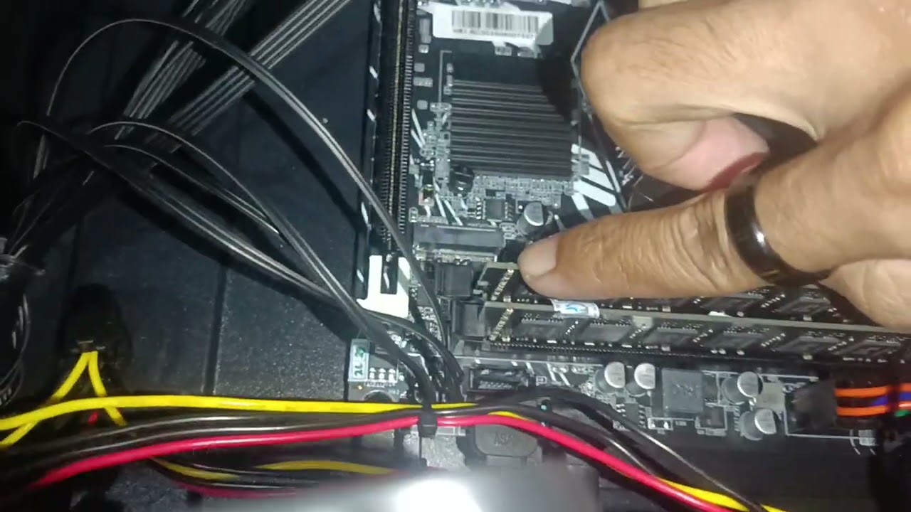 Cara mencopot RAM komputer