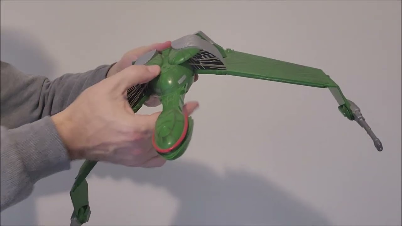 THE 1994 PLAYMATES ELECTRONIC K'VORT CLASS KLINGON BIRD OF PREY
