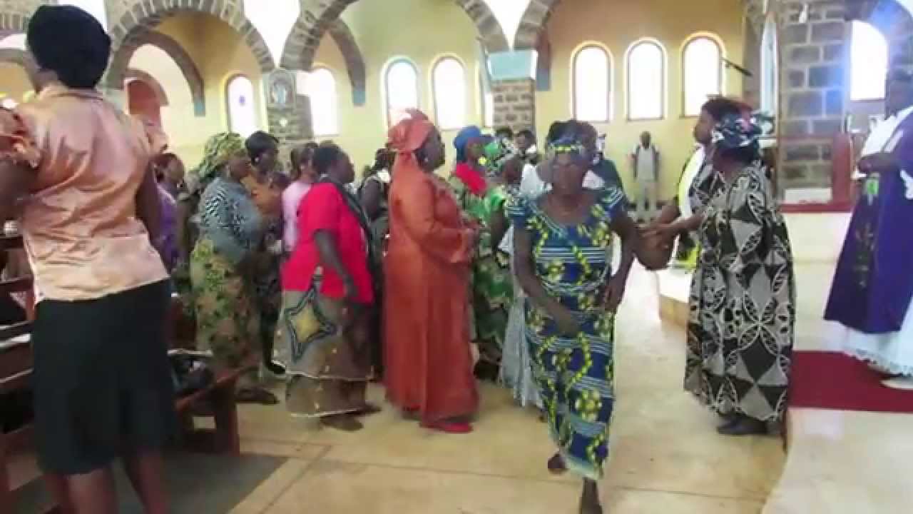 Offertory procession in Kumbo cathedral by Ben Fai