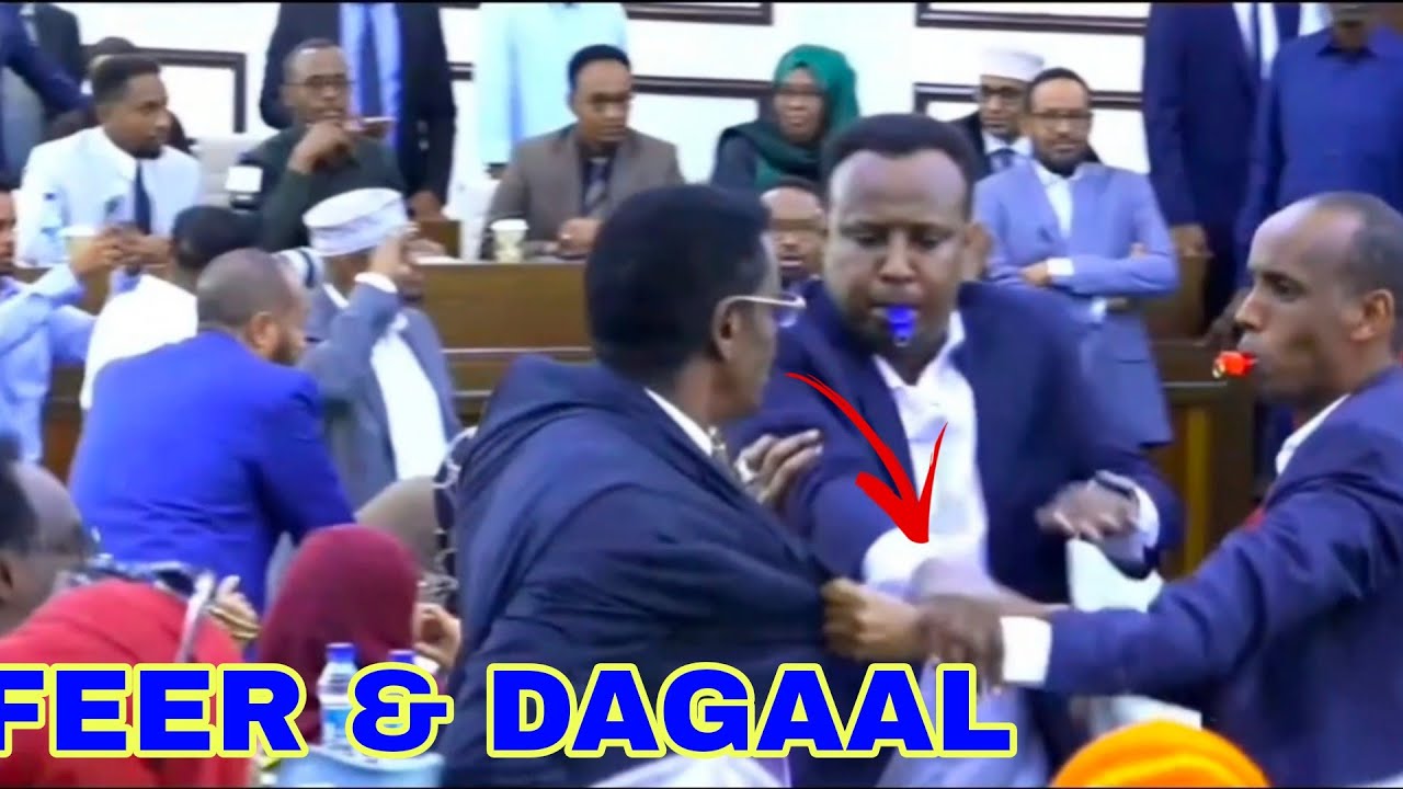 DEG DEG: Baarlamaanka oo feer & gacan qaad kadib lagu kala tagay..