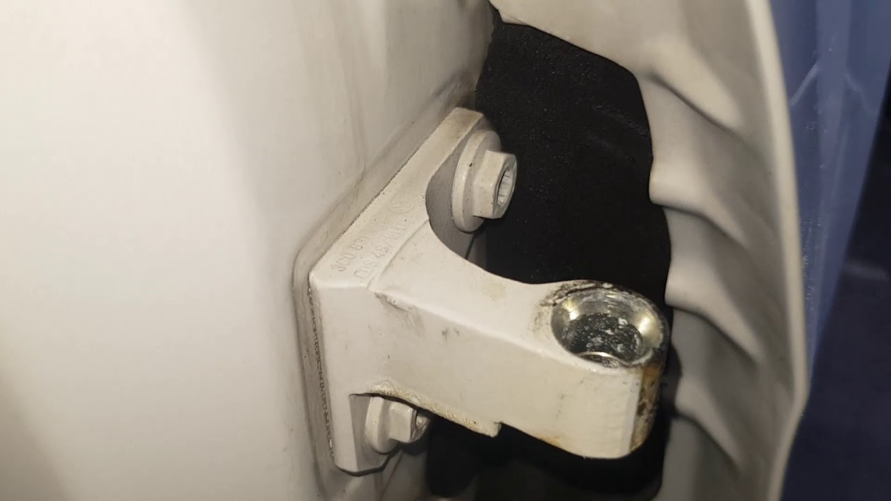 How to take down door on Passat CC 2011