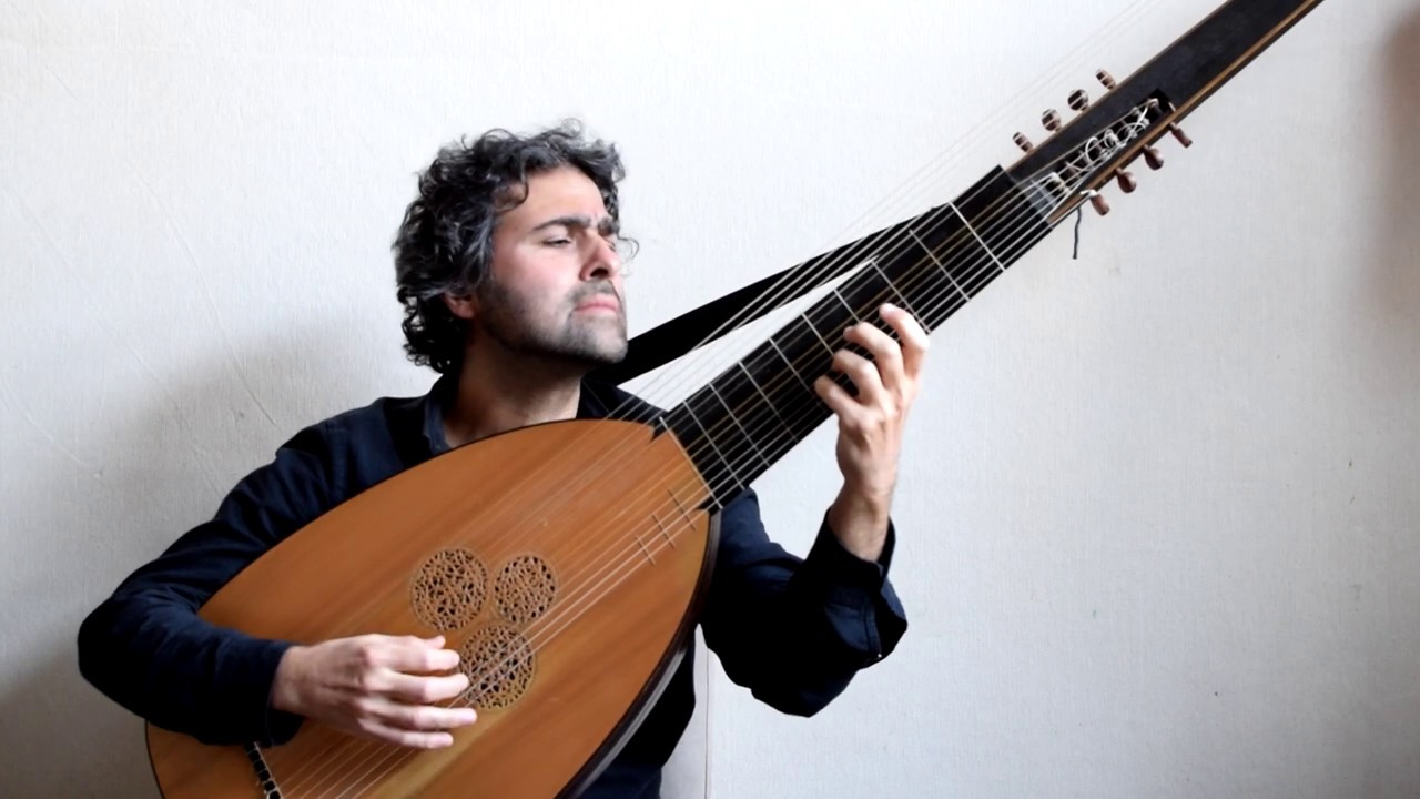 Robert de Visee: La Plainte played on theorbo by Yair Avidor