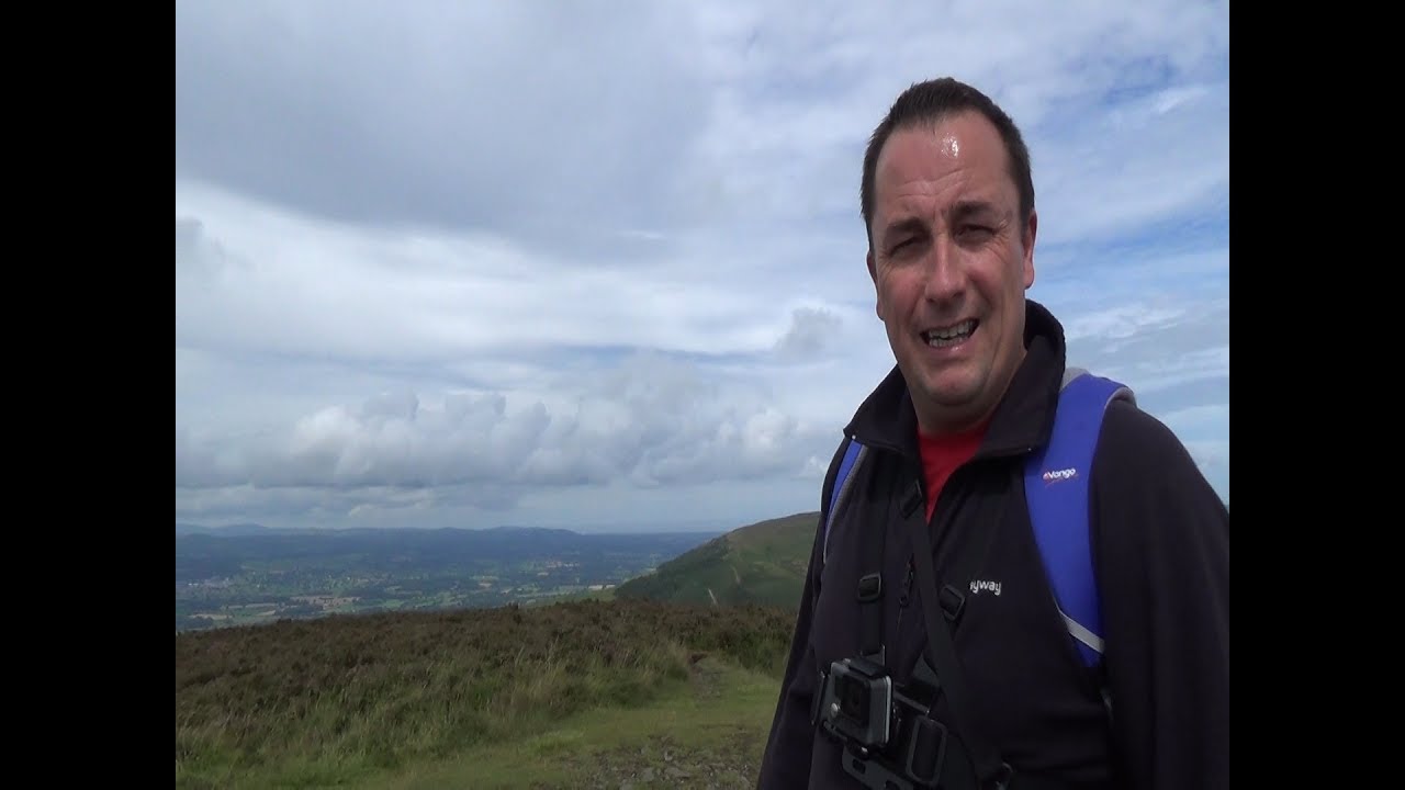 A walk to Moel Arthur Hillfort