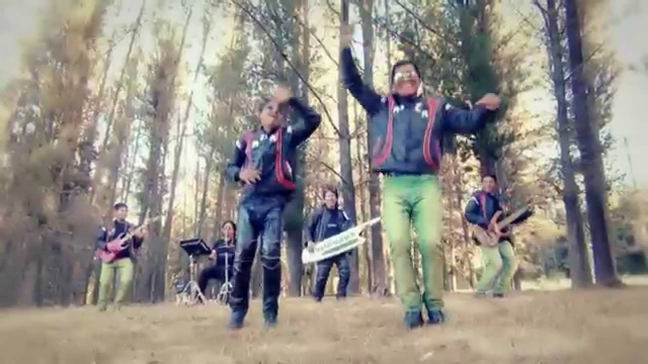 Douglas y su grupo MI PASION -Ella Vive En MI