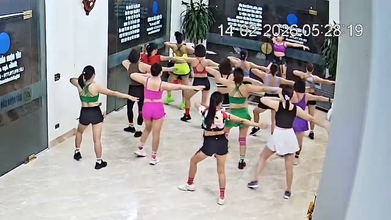 27 tết của chị em Clb Aerobic Bđs An Nhiên vẫn tích cực đốt mỡ để ăn tết khỏi nghĩ!