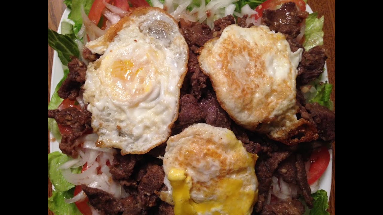 YUMMY STEAK SALAD AND FRIED EGGS! LOK LAK-CAMBODIAN FOOD-ASIAN FOOD-HEALTHY SALAD!