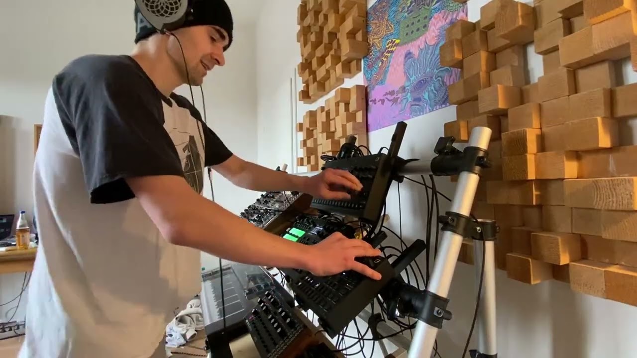 MODULAR MELODIC TECHNO - Groovy Melodic Modular Techno - 134