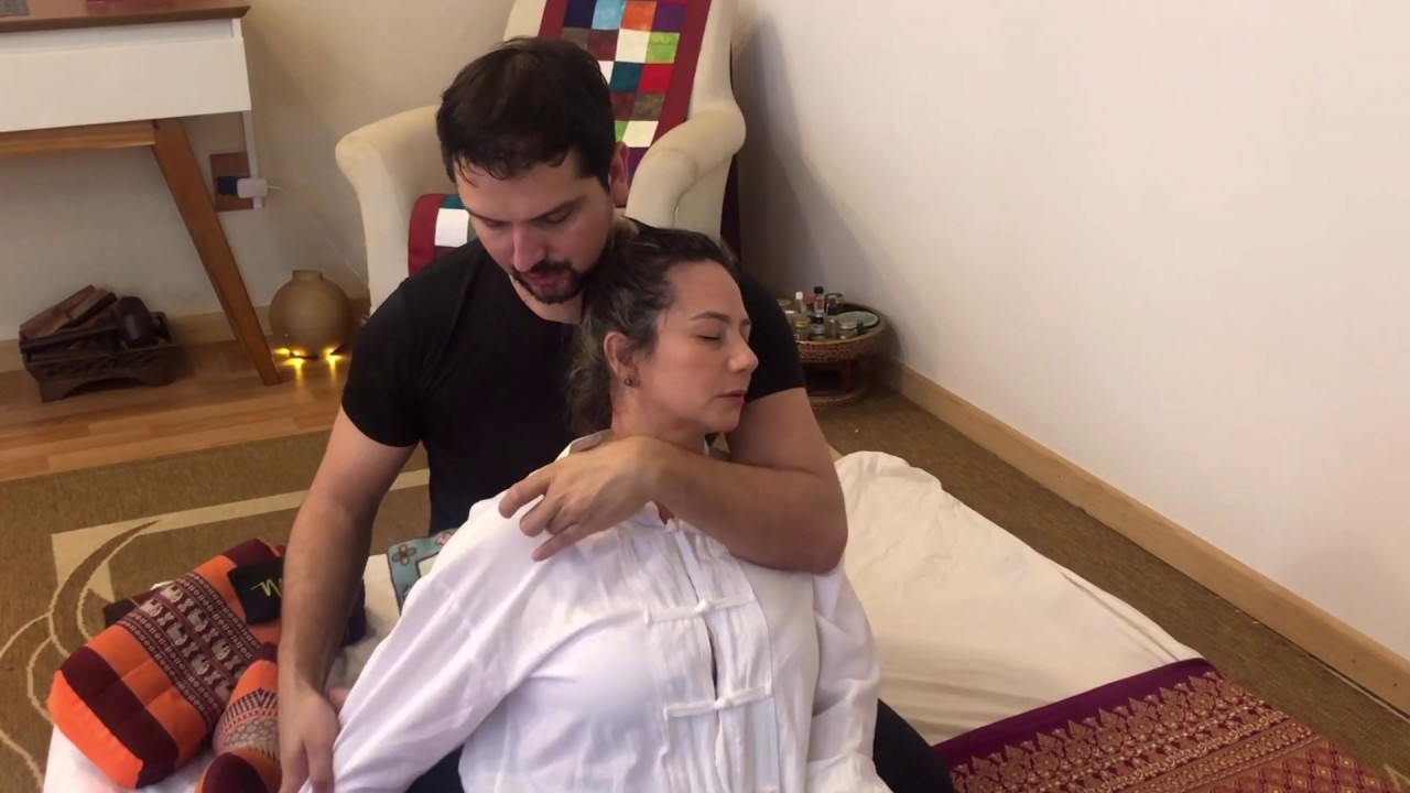 Thai Massagem nas Dores do Ombro - Sequência Sentado