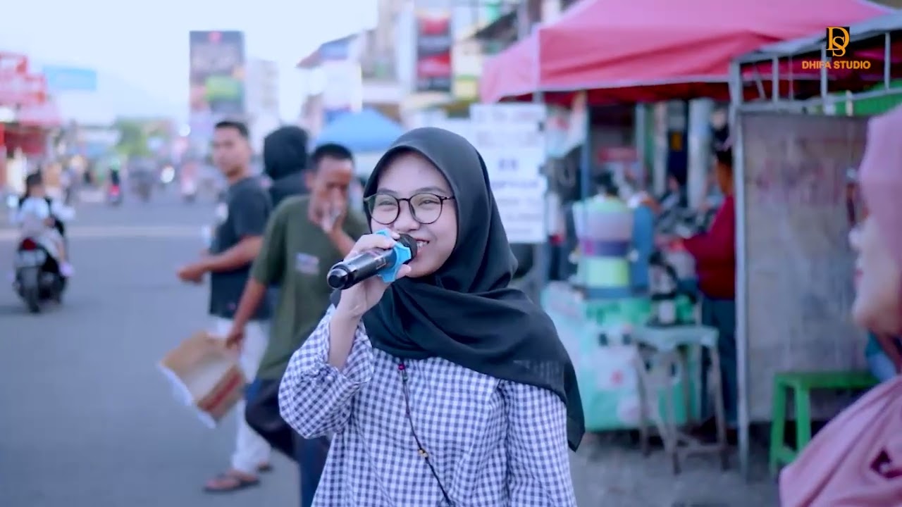 ngamen , sedingin salju - indah monica // acara penggalangan dana yatim piatu RAYAP ASPAL & KDP