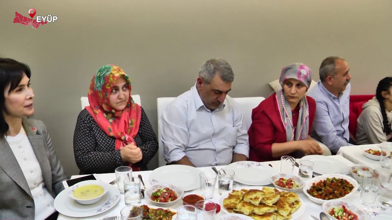 Ramazan’da komşularımızla iftarda buluşmak, o maneviyatı, paylaşımı hissetmek çok kıymetli.