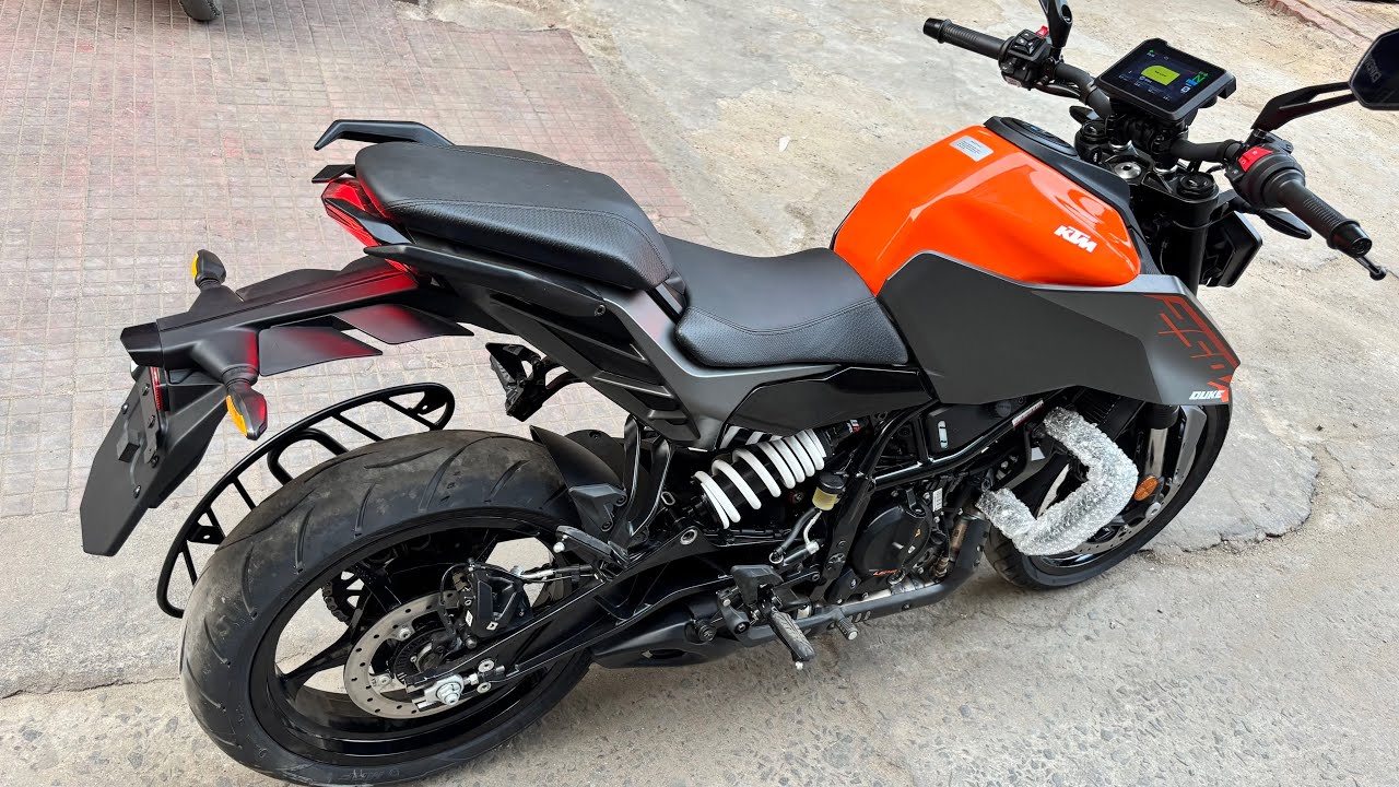 KTM Duke 250 Pro New Metallic Silver Model 2026 Review | On Road Price Feature Mileage Top Speed