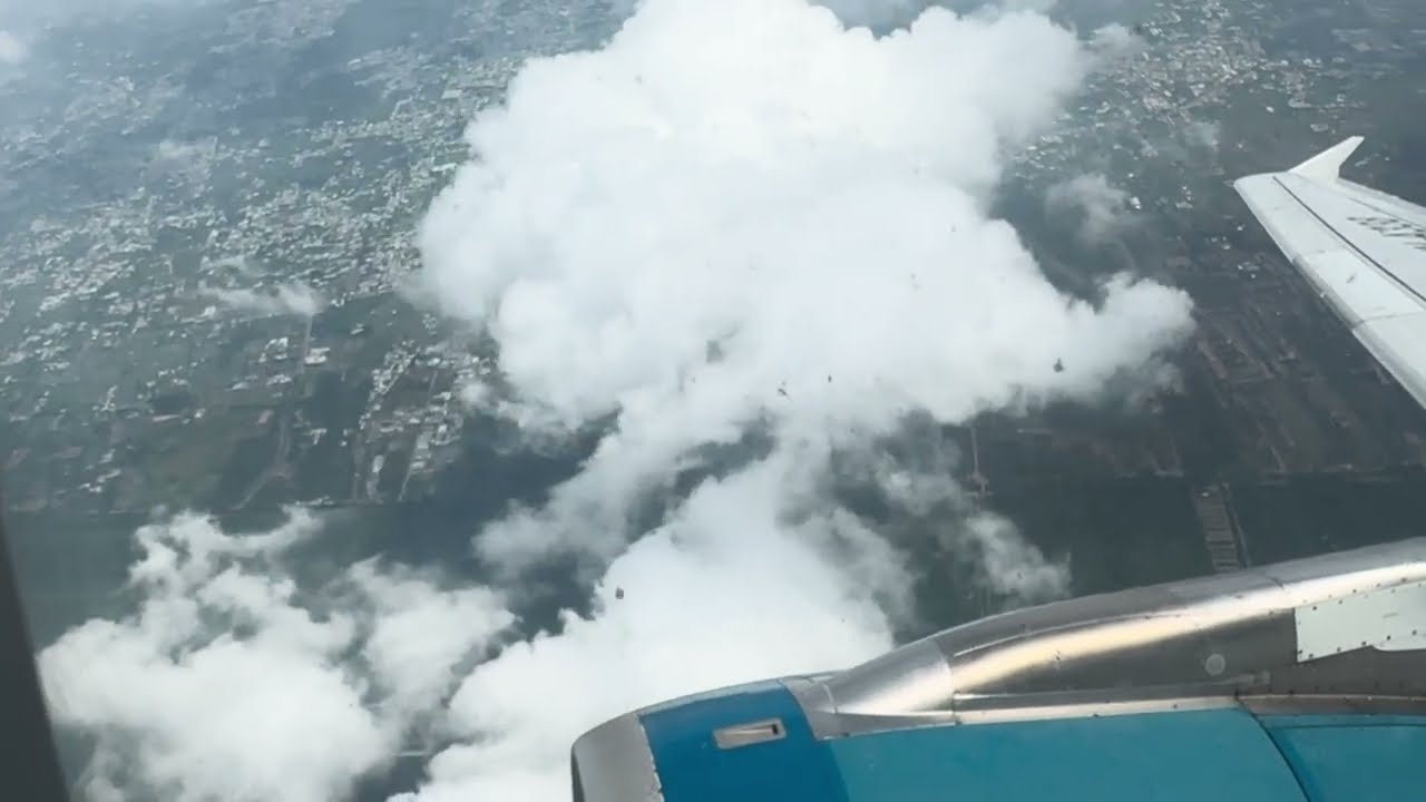 Vietnam Airlines Airbus A321-231 taxi & takeoff in Ho Chi Minh City full flight to Da Nang