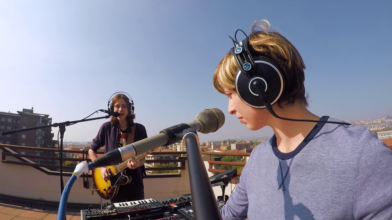 Sonars - Lipstick Dinosaur (Live On The Rooftop)