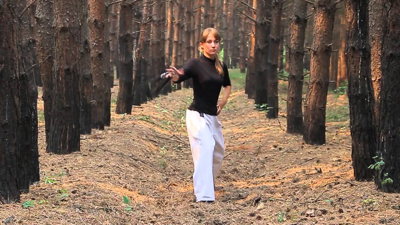 Спортивная девушка. Нунчаку.Nunchaku.