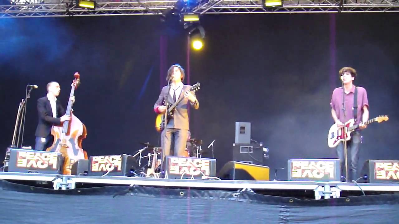 Carl Barât -Truth Begins @ Peace & Love 09