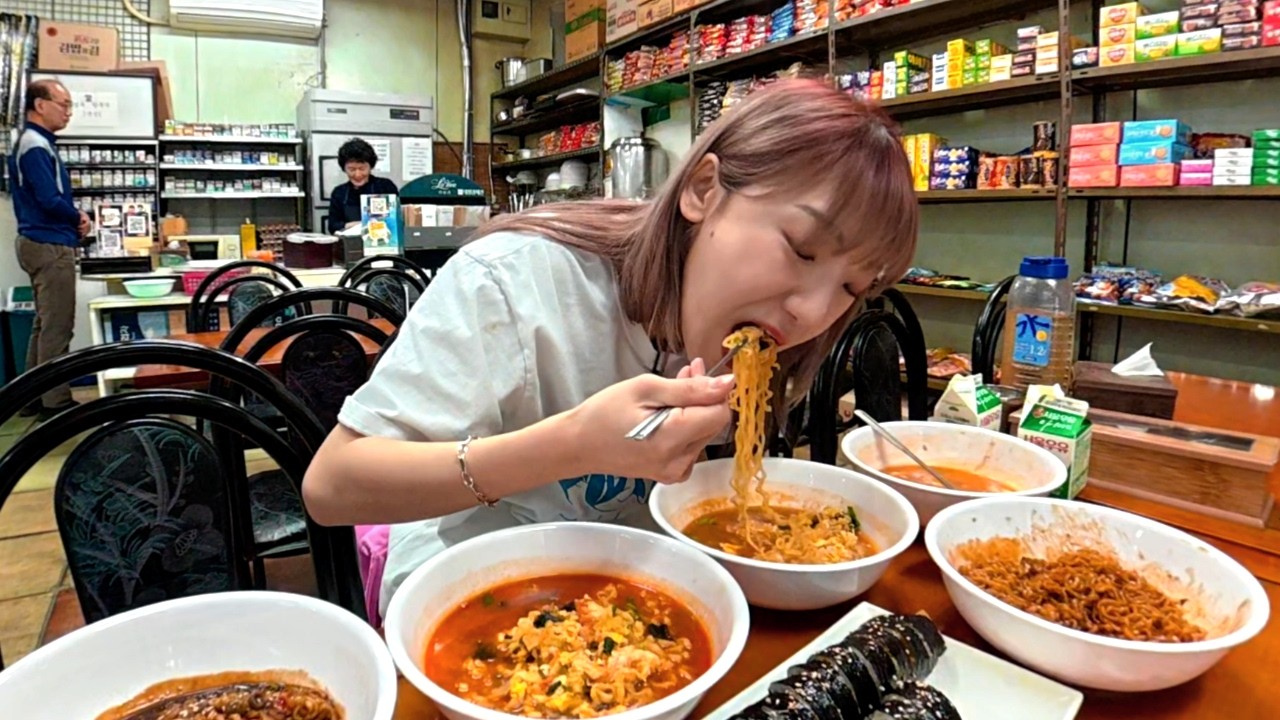 동네슈퍼에서 라면만 7개 먹고왔습니다.