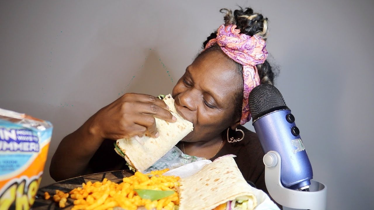 🙄 Single NOT Desperate / Subway Tuna Flat Bread With Cheetos ASMR eating Sounds