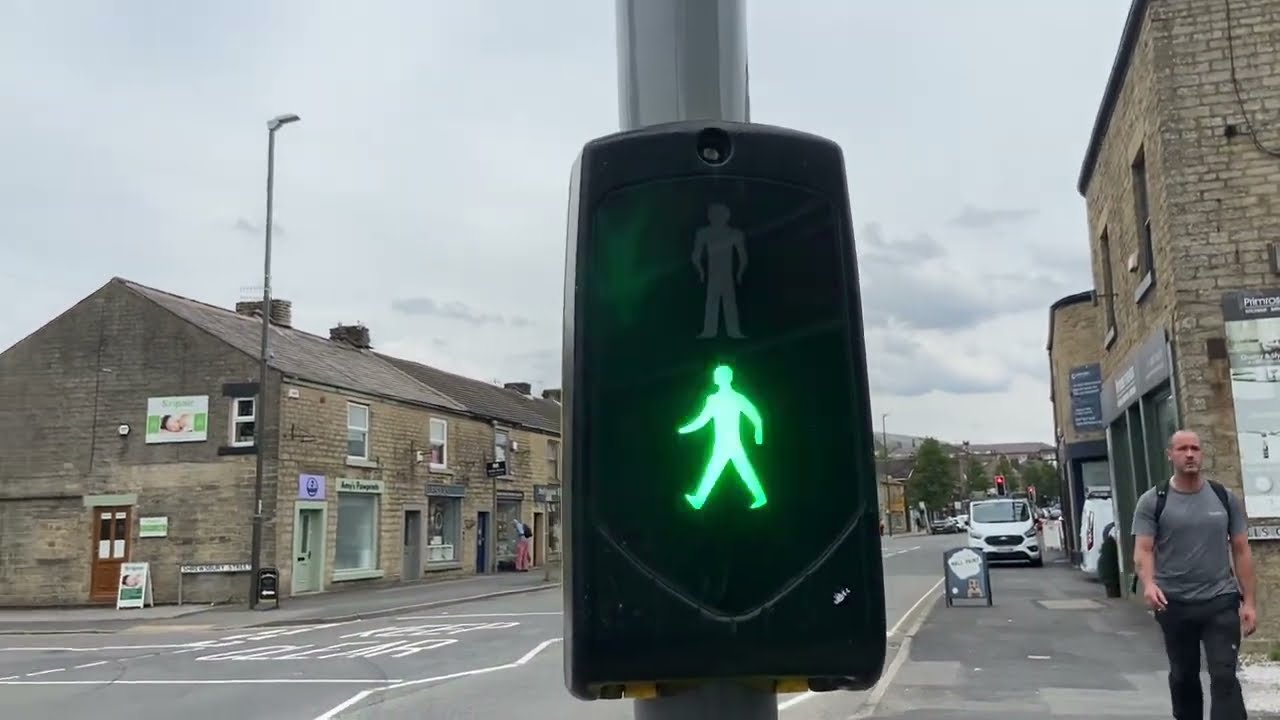 1387 Puffin Crossing in Glossop Traffic Light SIEMENS Pike Nissen