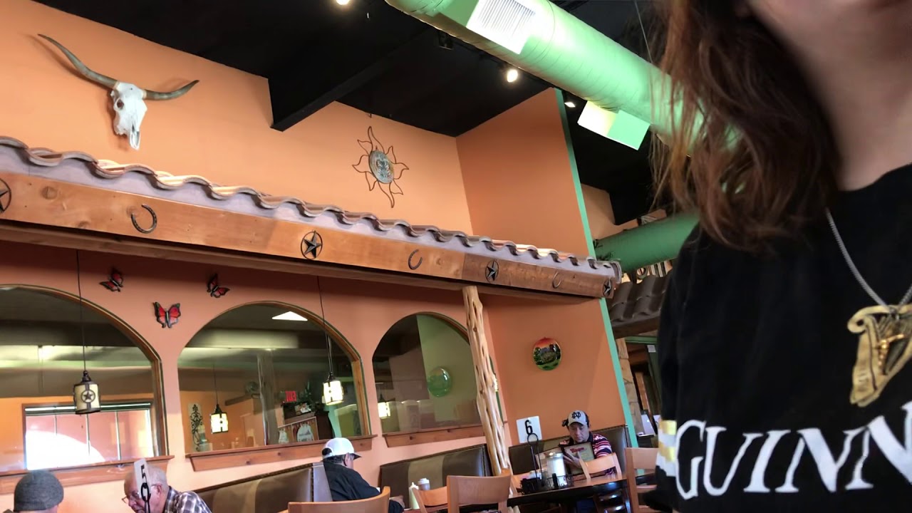 Angrymama getting mad in the restaurant😂😂😂