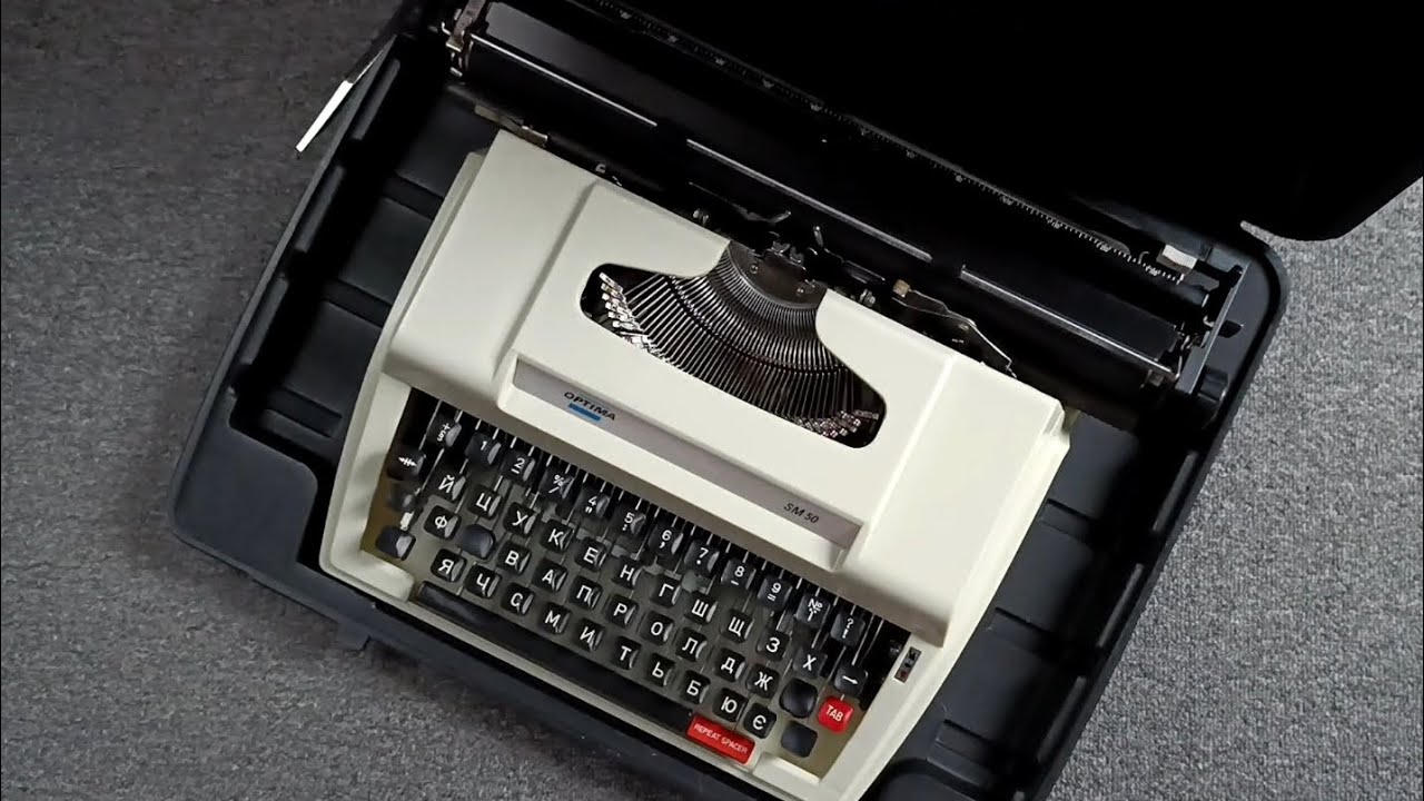 Друкарська машинка з українськими літерами Optima SM 50
