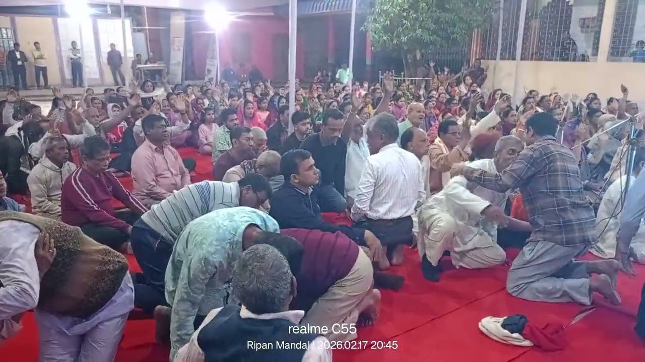এইবার করুণা করো বৈষ্ণব গোঁসাই। পাঠ চলমান আছে এবং পাঠের পর আজ  মহাপ্রসাদ দেওয়া হবে। হরে কৃষ্ণ