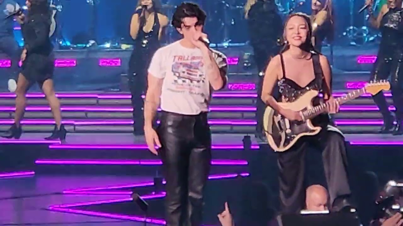Jonas Brothers Cake By the Ocean (live)