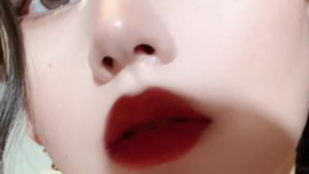 秋冬氛围感复古矜贵红唇妆🥀4min新手友好版 #妆教 #红唇 #美妆模范生 #潮妆研究所 #国泰民安还得是中国红妆