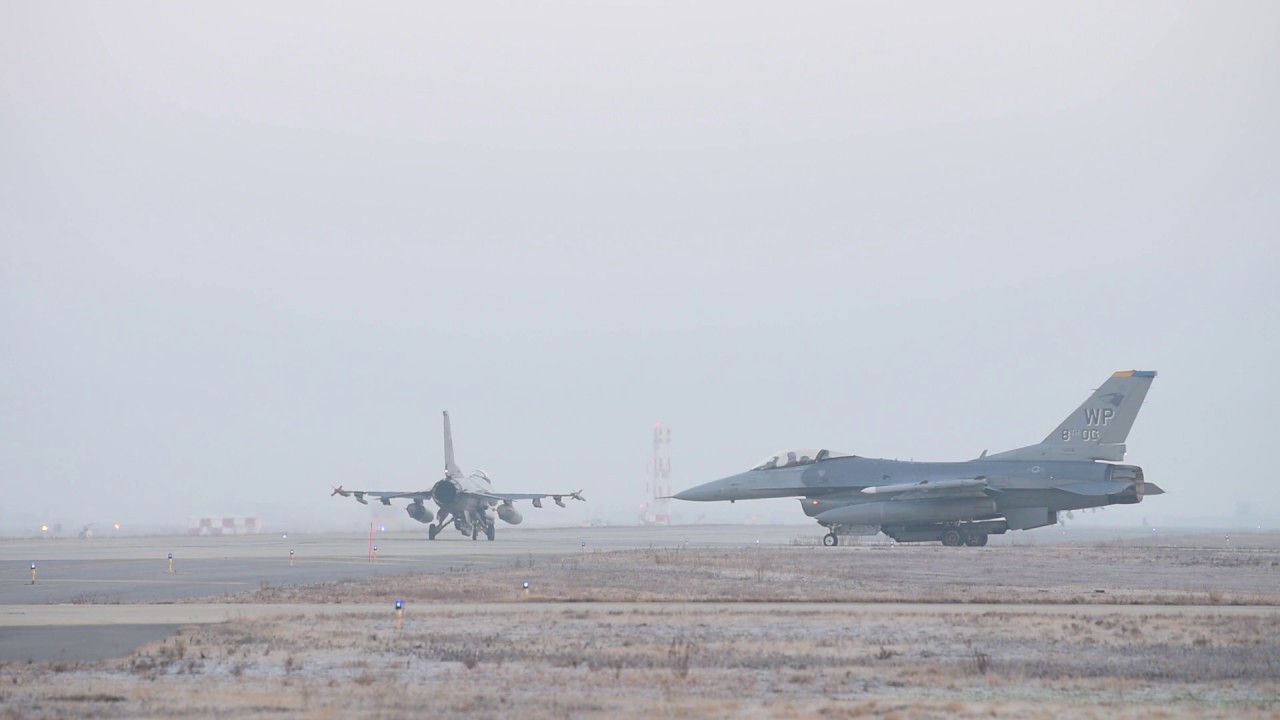 F-16 Fighting Falcon Lift Off