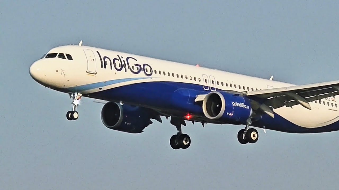 Indigo aeroplane in the sky zoom by camera...🎥