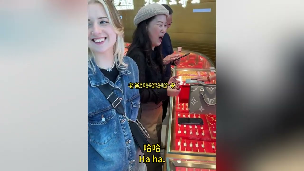 Chinese in-laws take their foreign daughters-in-law to buy gold and choose wedding rings