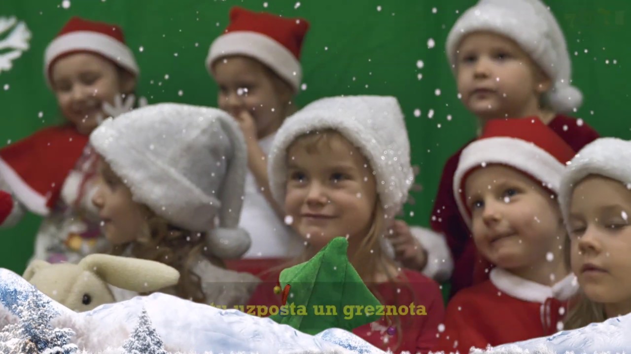 Reiz mežā dzima eglite