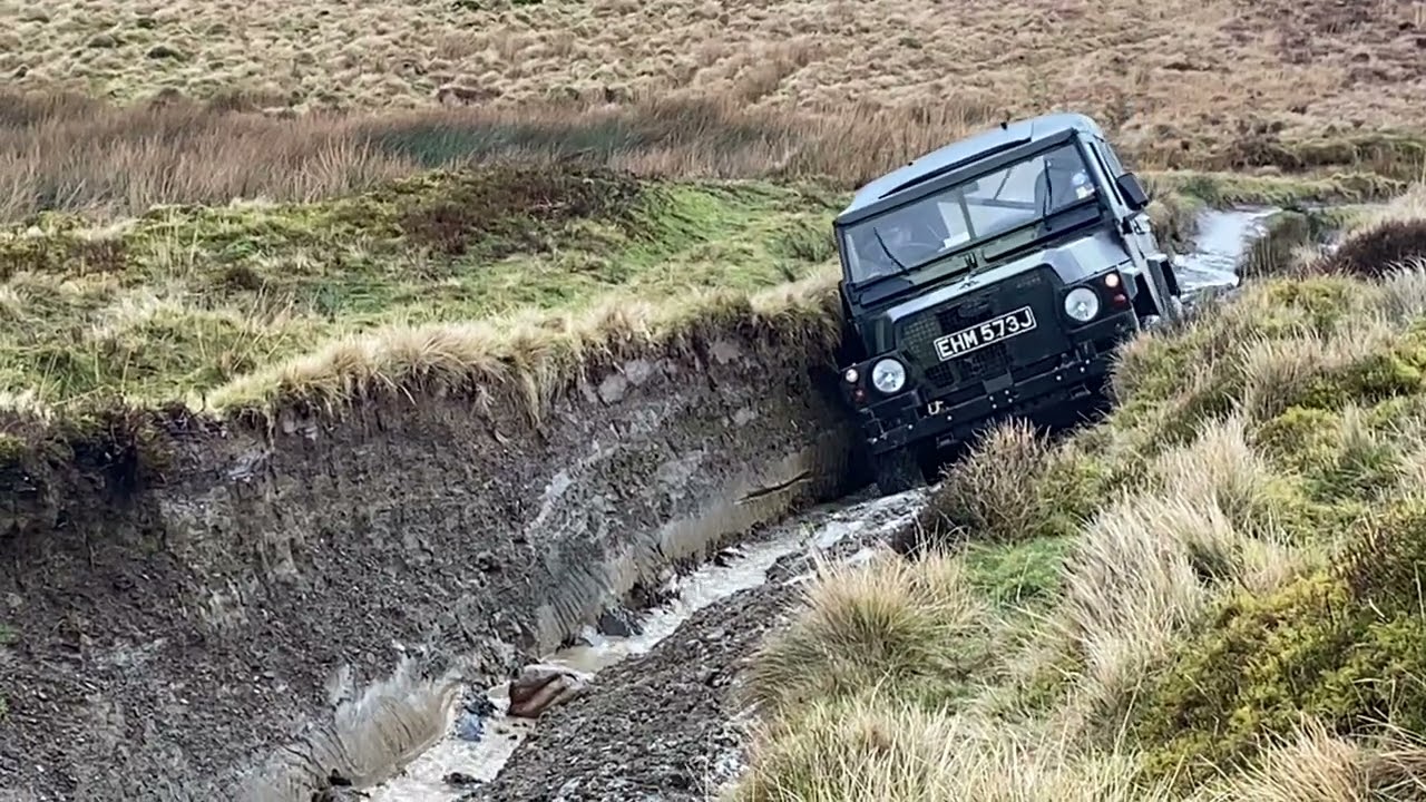 Happy valley landrover lightweight lean over